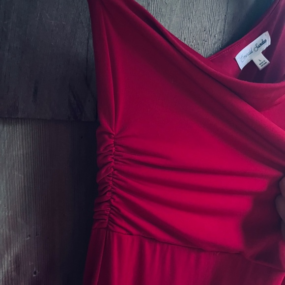 Emerald Sundae Juniors' Ruffled One-Shoulder Gown Population Red Dress Size L - Picture 8 of 15